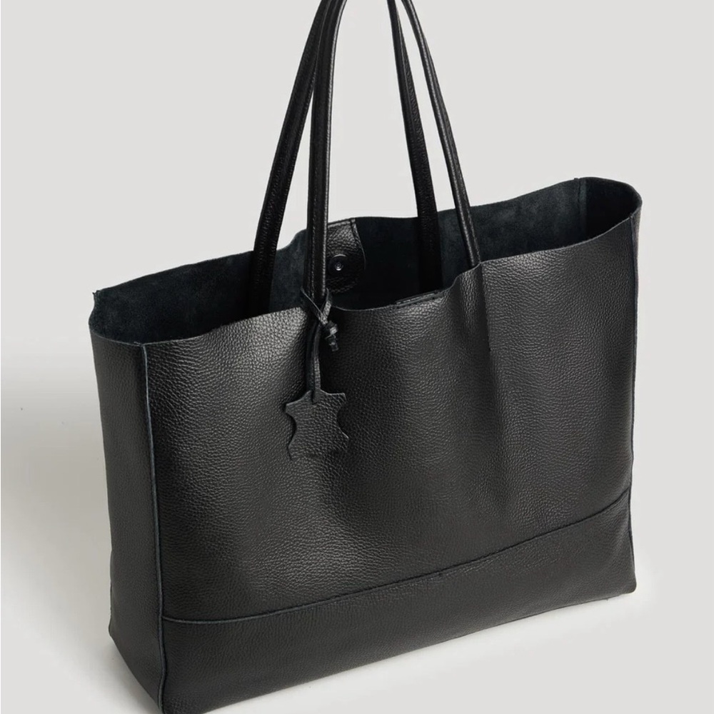 Adoratti Leather Carryall Tote Black Italian Leather NWOT Elegant Tote Bag - Picture 14 of 16